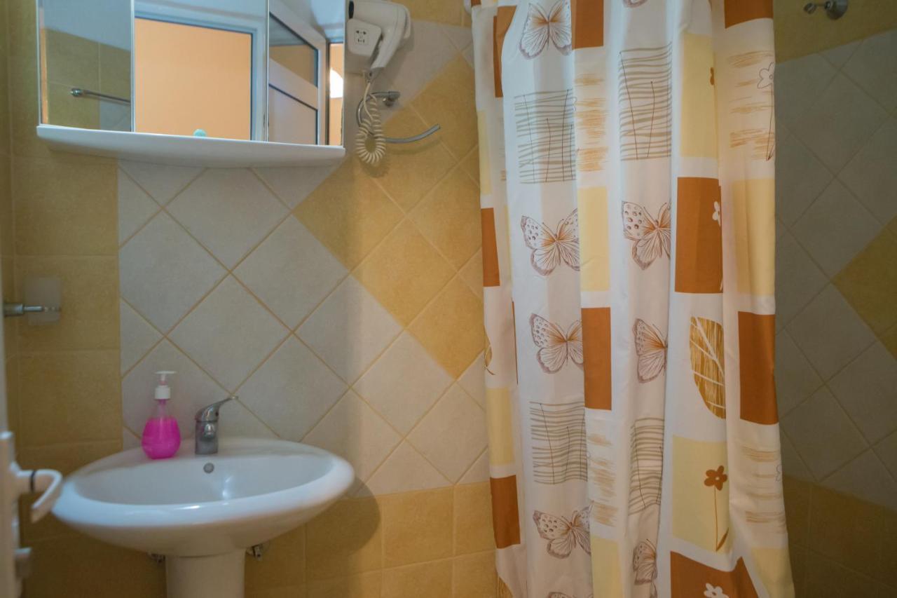 Avgi Appartement Káto Loutrákion Buitenkant foto